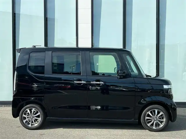 ホンダ Ｎ ＢＯＸ カスタム 大阪府 2024(令6)年 0.5万km クリスタルブラックパール 社外ナビ/　カロッツェリア7型楽ナビ/ナビ装着用SPパッケージ/片側パワースライドドア　/バックカメラ　/シートヒーター　/クルーズコントロール　/純正１４インチアルミホイール　/ＬＥＤヘッドライト　/ホンダセンシング/ブレーキホールド