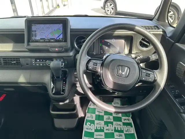 ホンダ Ｎ ＢＯＸ カスタム 大阪府 2024(令6)年 0.5万km クリスタルブラックパール 社外ナビ/　TV/CD/DVD/Bluetooth/USB/ナビ装着用SPパッケージ/バックカメラ/衝突軽減ブレーキ/横滑り防止装置　/片側パワースライドドア　/前席シートヒーター　/クルーズコントロール/レーンキープアシスト/純正１４インチアルミホイール　　/ホンダセンシング/ブレーキホールド/ＬＥＤヘッドライト