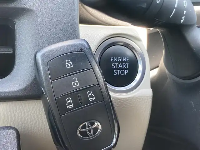 トヨタ シエンタ Z 静岡県 2023(令5)年 1.3万km グレイッシュブルー Toyota Safety Sense/純正8インチナビ/　AM FM Bluetooth USB AppleCarPlay AndroidAuto/LEDオートヘッドランプ/レーダークルーズコントロール/シートヒーター(前席)/ステアリングヒーター/両側パワースライドドア/純正15インチアルミホイール/ホワイトレザー調シートカバー(1.2列目)/リアサンシェード/スマートキー2本/MTモード付AT/ビルトインETC2.0/バックモニター