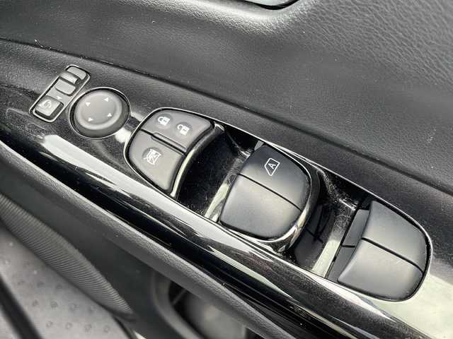 日産 セレナ 長野県 2016(平28)年 4.7万km ブリリアントホワイトパール 2トーン 全方位カメラ　/パーキングアシスト　/ＥＴＣ　/後席モニター　/Ｂｌｕｅｔｏｏｔｈ　/フルセグＴＶ　/三列シート　/ベンチシート　/純正フロアマット　/両側電動ドア　/社外アルミホイール　/コーナーセンサー/レーンキープアシスト/衝突被害軽減装置/イージークローザー/レザーシートカバー/９インチナビ/360度ドラレコ
