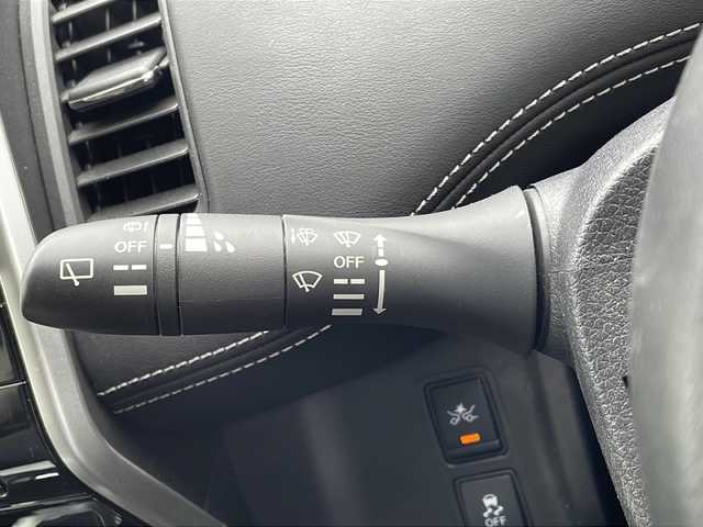 日産 セレナ 長野県 2016(平28)年 4.7万km ブリリアントホワイトパール 2トーン 全方位カメラ　/パーキングアシスト　/ＥＴＣ　/後席モニター　/Ｂｌｕｅｔｏｏｔｈ　/フルセグＴＶ　/三列シート　/ベンチシート　/純正フロアマット　/両側電動ドア　/社外アルミホイール　/コーナーセンサー/レーンキープアシスト/衝突被害軽減装置/イージークローザー/レザーシートカバー/９インチナビ/360度ドラレコ