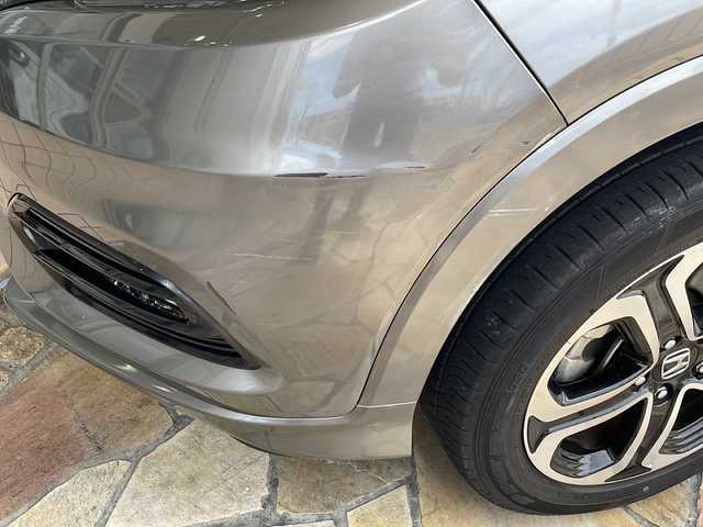 ホンダ ヴェゼル ハイブリッド Z ホンダセンシング 静岡県 2020(令2)年 2.6万km スーパープラチナグレーメタリック 安全装備/・ホンダセンシング/・バックカメラ/・レーンキープ/純正ナビ/・フルセグTV/・FM/AM/CD/DVD/USB/Bluetooth/ipod/主要装備/・レーダークルーズコントロール　　/・シートヒーター　/・パドルシフト　　　　　/・純正ドライブレコーダー　/・ブレーキホールド　/・オートライト　/・ＬＥＤヘッドライト/・スマートキー/・全席オートパワーウィンドウ/・プッシュスタート