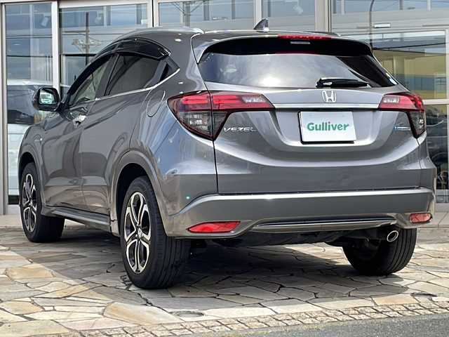 ホンダ ヴェゼル ハイブリッド Z ホンダセンシング 静岡県 2020(令2)年 2.6万km スーパープラチナグレーメタリック 安全装備/・ホンダセンシング/・バックカメラ/・レーンキープ/純正ナビ/・フルセグTV/・FM/AM/CD/DVD/USB/Bluetooth/ipod/主要装備/・レーダークルーズコントロール　　/・シートヒーター　/・パドルシフト　　　　　/・純正ドライブレコーダー　/・ブレーキホールド　/・オートライト　/・ＬＥＤヘッドライト/・スマートキー/・全席オートパワーウィンドウ/・プッシュスタート
