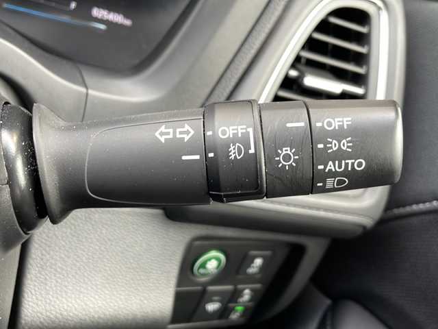 ホンダ ヴェゼル ハイブリッド Z ホンダセンシング 静岡県 2020(令2)年 2.6万km スーパープラチナグレーメタリック 安全装備/・ホンダセンシング/・バックカメラ/・レーンキープ/純正ナビ/・フルセグTV/・FM/AM/CD/DVD/USB/Bluetooth/ipod/主要装備/・レーダークルーズコントロール　　/・シートヒーター　/・パドルシフト　　　　　/・純正ドライブレコーダー　/・ブレーキホールド　/・オートライト　/・ＬＥＤヘッドライト/・スマートキー/・全席オートパワーウィンドウ/・プッシュスタート