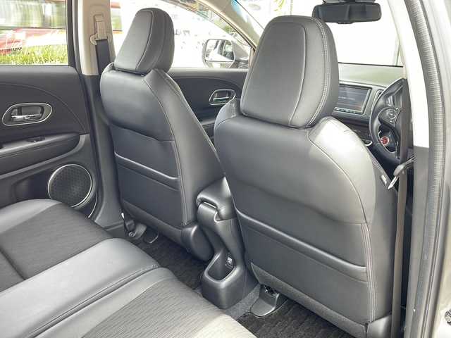 ホンダ ヴェゼル ハイブリッド Z ホンダセンシング 静岡県 2020(令2)年 2.6万km スーパープラチナグレーメタリック 安全装備/・ホンダセンシング/・バックカメラ/・レーンキープ/純正ナビ/・フルセグTV/・FM/AM/CD/DVD/USB/Bluetooth/ipod/主要装備/・レーダークルーズコントロール　　/・シートヒーター　/・パドルシフト　　　　　/・純正ドライブレコーダー　/・ブレーキホールド　/・オートライト　/・ＬＥＤヘッドライト/・スマートキー/・全席オートパワーウィンドウ/・プッシュスタート