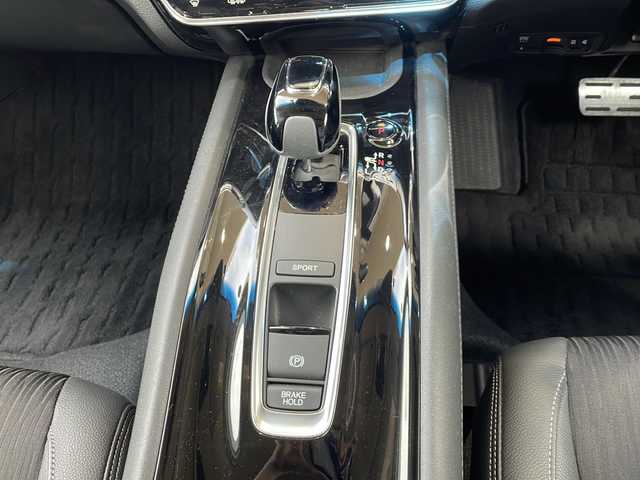 ホンダ ヴェゼル ハイブリッド Z ホンダセンシング 静岡県 2020(令2)年 2.6万km スーパープラチナグレーメタリック 安全装備/・ホンダセンシング/・バックカメラ/・レーンキープ/純正ナビ/・フルセグTV/・FM/AM/CD/DVD/USB/Bluetooth/ipod/主要装備/・レーダークルーズコントロール　　/・シートヒーター　/・パドルシフト　　　　　/・純正ドライブレコーダー　/・ブレーキホールド　/・オートライト　/・ＬＥＤヘッドライト/・スマートキー/・全席オートパワーウィンドウ/・プッシュスタート