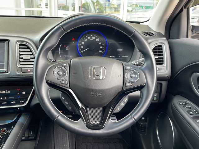 ホンダ ヴェゼル ハイブリッド Z ホンダセンシング 静岡県 2020(令2)年 2.6万km スーパープラチナグレーメタリック 安全装備/・ホンダセンシング/・バックカメラ/・レーンキープ/純正ナビ/・フルセグTV/・FM/AM/CD/DVD/USB/Bluetooth/ipod/主要装備/・レーダークルーズコントロール　　/・シートヒーター　/・パドルシフト　　　　　/・純正ドライブレコーダー　/・ブレーキホールド　/・オートライト　/・ＬＥＤヘッドライト/・スマートキー/・全席オートパワーウィンドウ/・プッシュスタート