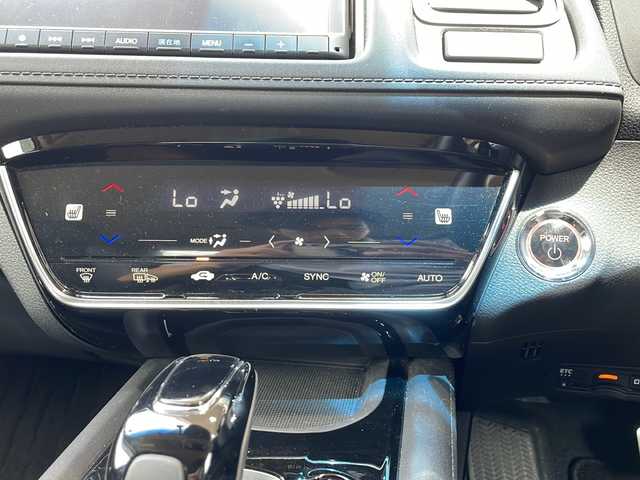 ホンダ ヴェゼル ハイブリッド Z ホンダセンシング 静岡県 2020(令2)年 2.6万km スーパープラチナグレーメタリック 安全装備/・ホンダセンシング/・バックカメラ/・レーンキープ/純正ナビ/・フルセグTV/・FM/AM/CD/DVD/USB/Bluetooth/ipod/主要装備/・レーダークルーズコントロール　　/・シートヒーター　/・パドルシフト　　　　　/・純正ドライブレコーダー　/・ブレーキホールド　/・オートライト　/・ＬＥＤヘッドライト/・スマートキー/・全席オートパワーウィンドウ/・プッシュスタート