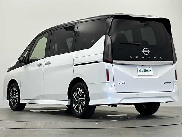 日産 セレナ e－パワー ハイウェイスター V 大阪府 2025(令7)年 0.1千km パールⅡ 登録済未使用車/純正12.1インチナビ/【フルセグTV/Bluetooth/FM/AM】/純正11インチフリップダウンモニター/アラウンドビューモニター/エマージェンシーブレーキ/ブラインドスポットモニター/ハイビームアシスト/プロパイロット/追従クルーズコントロール/前後コーナーセンサー/両側パワースライドドア/ハンズフリーパワースライドドア/ワイヤレス充電/デジタルインナーミラー/純正ビルトインETC/後席サンシェード/後席用タイプC充電ポート/保証書/取扱説明書/点検記録簿