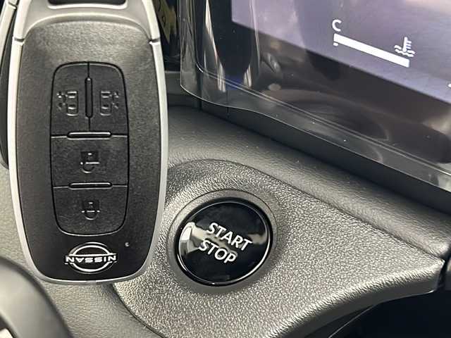日産 セレナ e－パワー ハイウェイスター V 大阪府 2025(令7)年 0.1千km パールⅡ 登録済未使用車/純正12.1インチナビ/【フルセグTV/Bluetooth/FM/AM】/純正11インチフリップダウンモニター/アラウンドビューモニター/エマージェンシーブレーキ/ブラインドスポットモニター/ハイビームアシスト/プロパイロット/追従クルーズコントロール/前後コーナーセンサー/両側パワースライドドア/ハンズフリーパワースライドドア/ワイヤレス充電/デジタルインナーミラー/純正ビルトインETC/後席サンシェード/後席用タイプC充電ポート/保証書/取扱説明書/点検記録簿