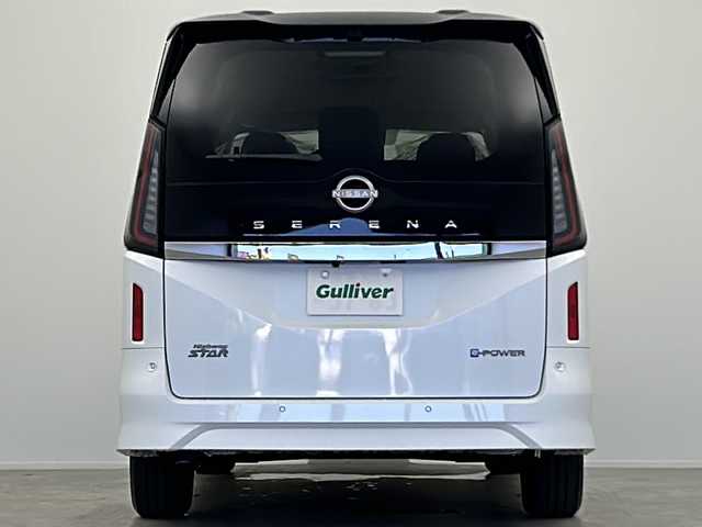 日産 セレナ e－パワー ハイウェイスター V 大阪府 2025(令7)年 0.1千km パールⅡ 登録済未使用車/純正12.1インチナビ/【フルセグTV/Bluetooth/FM/AM】/純正11インチフリップダウンモニター/アラウンドビューモニター/エマージェンシーブレーキ/ブラインドスポットモニター/ハイビームアシスト/プロパイロット/追従クルーズコントロール/前後コーナーセンサー/両側パワースライドドア/ハンズフリーパワースライドドア/ワイヤレス充電/デジタルインナーミラー/純正ビルトインETC/後席サンシェード/後席用タイプC充電ポート/保証書/取扱説明書/点検記録簿