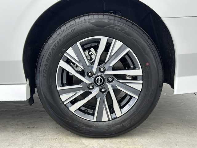 日産 セレナ e－パワー ハイウェイスター V 大阪府 2025(令7)年 0.1千km パールⅡ 登録済未使用車/純正12.1インチナビ/【フルセグTV/Bluetooth/FM/AM】/純正11インチフリップダウンモニター/アラウンドビューモニター/エマージェンシーブレーキ/ブラインドスポットモニター/ハイビームアシスト/プロパイロット/追従クルーズコントロール/前後コーナーセンサー/両側パワースライドドア/ハンズフリーパワースライドドア/ワイヤレス充電/デジタルインナーミラー/純正ビルトインETC/後席サンシェード/後席用タイプC充電ポート/保証書/取扱説明書/点検記録簿