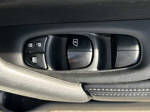 日産 エクストレイル 20Xi 青森県 2019(平31)年 6.8万km ブリリアントホワイトパール ・4WD/・プロパイロット/・純正SDナビ/・全方位カメラ/・Bluetooth/・フルセグ/・衝突軽減ブレーキ/・レーンキープアシスト/・レーダークルーズコントロール/・パワーバックドア/・ドライブレコーダー/・デジタルインナーミラー/・プッシュスタート/・スマートキー/・スペアキー/・純正LEDヘッドライト/・純正フォグ/・純正18AW