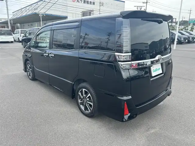 トヨタ ヴォクシー ZS 煌Ⅱ 岡山県 2019(令1)年 9.2万km ブラック 登録時走行距離91799km/ワンオーナー/純正10インチナビ/フルセグTV(AM.FM.CD.DVD.TV.BT)/純正12.1インチフリップダウンモニター/両側パワースライドドア/バックカメラ/ETC2.0/ドライブレコーダー/クリアランスソナー/衝突軽減ブレーキ/横滑り防止装置/クルーズコントロール/レーンキープアシスト/オートライト/オートマチックハイビーム/アイドリングストップ/16インチ純正AW/社外フロアマット