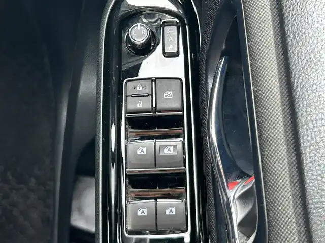 トヨタ ヴォクシー ZS 煌Ⅱ 岡山県 2019(令1)年 9.2万km ブラック 登録時走行距離91799km/ワンオーナー/純正10インチナビ/フルセグTV(AM.FM.CD.DVD.TV.BT)/純正12.1インチフリップダウンモニター/両側パワースライドドア/バックカメラ/ETC2.0/ドライブレコーダー/クリアランスソナー/衝突軽減ブレーキ/横滑り防止装置/クルーズコントロール/レーンキープアシスト/オートライト/オートマチックハイビーム/アイドリングストップ/16インチ純正AW/社外フロアマット