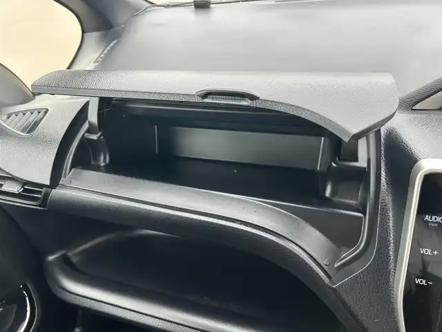 トヨタ ヴォクシー ZS 煌Ⅱ 岡山県 2019(令1)年 9.2万km ブラック 登録時走行距離91799km/ワンオーナー/純正10インチナビ/フルセグTV(AM.FM.CD.DVD.TV.BT)/純正12.1インチフリップダウンモニター/両側パワースライドドア/バックカメラ/ETC2.0/ドライブレコーダー/クリアランスソナー/衝突軽減ブレーキ/横滑り防止装置/クルーズコントロール/レーンキープアシスト/オートライト/オートマチックハイビーム/アイドリングストップ/16インチ純正AW/社外フロアマット