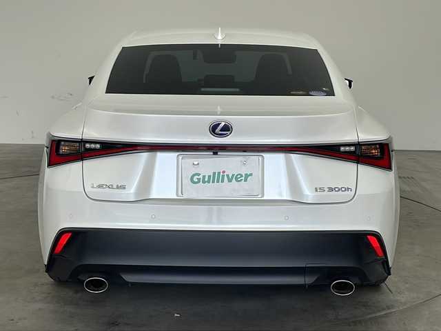 レクサス ＩＳ 300h 兵庫県 2021(令3)年 6.2万km ソニッククォーツ ・ワンオーナー車/・純正10.3インチナビ/(フルセグTV/BT/Blu-ray Disc/DVD/AUX/ミュージックサーバー)/・サンルーフ/・パノラマビューモニター/・LEXUSsafety/・PCS(プリクラッシュセーフティ)/・LTA（レーントレーシングアシスト）/・AHB（オートマチックハイビーム） /・先行車発進告知/・踏み間違い防止システム/・BSM(ブラインドスポットモニター)/・RSA(ロードサインアシスト)/・PKSA（パーキングサポートアラート/・前後コーナーセンサー/・革シート(茶)/・前席シートヒーター/・パドルシフト/・純正フロアマット/・3眼LEDライト/・ビルトインETC２．０/・純正前方ドライブレコーダー/・純正アルミホイール(18インチ)/・スマートキー/・プッシュスタート/・スペアキー/・ステアリングリモコン