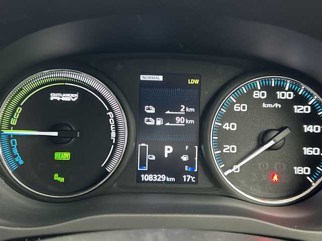 三菱 アウトランダー ＰＨＥＶ G セーフティパッケージ 道央・札幌 2017(平29)年 10.9万km チタニウムグレーメタリック ・4WD/プラグインハイブリッド/・純正ナビ  フルセグ/BT/AM/FM/DVD/・全周囲カメラ/・レーダークルーズコントロール/・ブラインドスポットモニター/・ステアリングヒーター/・シートヒーター/パワーシート/・オートライト/オートハイビーム/・クリアランスソナー/・衝突軽減ブレーキ/・前後コーナーセンサー/・電動格納ミラー/ウィンカーミラー/・LEDヘッドライト/・ETC/・AC1500W/・ドアバイザー/純正フロアマット