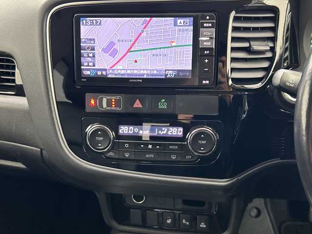 三菱 アウトランダー ＰＨＥＶ G セーフティパッケージ 道央・札幌 2017(平29)年 10.9万km チタニウムグレーメタリック ・4WD/プラグインハイブリッド/・純正ナビ  フルセグ/BT/AM/FM/DVD/・全周囲カメラ/・レーダークルーズコントロール/・ブラインドスポットモニター/・ステアリングヒーター/・シートヒーター/パワーシート/・オートライト/オートハイビーム/・クリアランスソナー/・衝突軽減ブレーキ/・前後コーナーセンサー/・電動格納ミラー/ウィンカーミラー/・LEDヘッドライト/・ETC/・AC1500W/・ドアバイザー/純正フロアマット