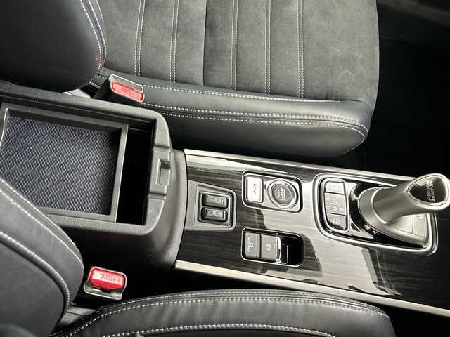 三菱 アウトランダー ＰＨＥＶ G セーフティパッケージ 道央・札幌 2017(平29)年 10.9万km チタニウムグレーメタリック ・4WD/プラグインハイブリッド/・純正ナビ  フルセグ/BT/AM/FM/DVD/・全周囲カメラ/・レーダークルーズコントロール/・ブラインドスポットモニター/・ステアリングヒーター/・シートヒーター/パワーシート/・オートライト/オートハイビーム/・クリアランスソナー/・衝突軽減ブレーキ/・前後コーナーセンサー/・電動格納ミラー/ウィンカーミラー/・LEDヘッドライト/・ETC/・AC1500W/・ドアバイザー/純正フロアマット