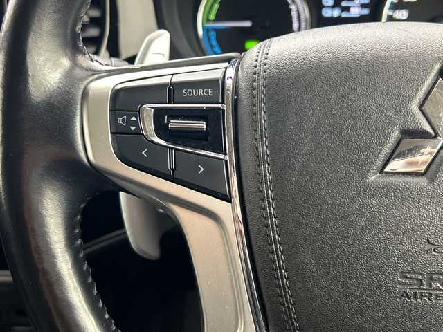 三菱 アウトランダー ＰＨＥＶ G セーフティパッケージ 道央・札幌 2017(平29)年 10.9万km チタニウムグレーメタリック ・4WD/プラグインハイブリッド/・純正ナビ  フルセグ/BT/AM/FM/DVD/・全周囲カメラ/・レーダークルーズコントロール/・ブラインドスポットモニター/・ステアリングヒーター/・シートヒーター/パワーシート/・オートライト/オートハイビーム/・クリアランスソナー/・衝突軽減ブレーキ/・前後コーナーセンサー/・電動格納ミラー/ウィンカーミラー/・LEDヘッドライト/・ETC/・AC1500W/・ドアバイザー/純正フロアマット
