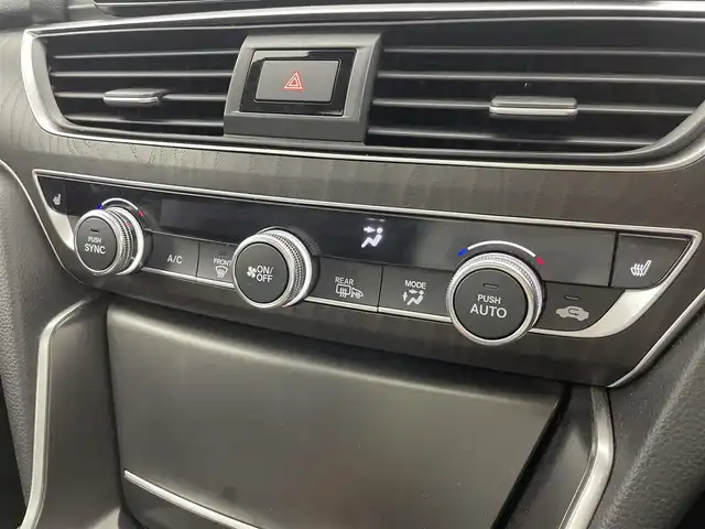 ホンダ アコード EX 群馬県 2020(令2)年 4万km プラチナホワイトパール サンルーフ/Hondaインターナビ＋リンクアップフリー/・AM/FM/Bluetooth/フルセグTV/＝＝＝＝＝/サンルーフ　純正８インチナビ　ワイヤレス充電　ホンダセンシング　アダプティブダンパーシステム　ブラインドスポットモニター　前席パワーシート／シートヒーター　ＥＴＣ　前後純正ドライブレコーダー　禁煙車