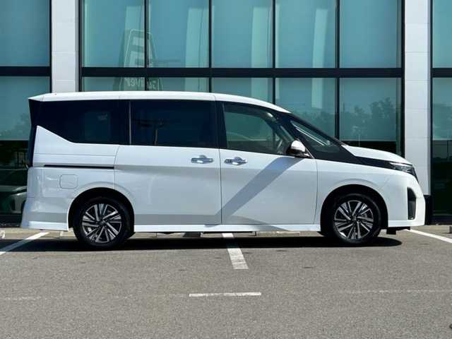 日産 セレナ ハイウェイスター V 和歌山県 2023(令5)年 5.3万km プリズムホワイト 純正12.3インチナビ/全方位カメラ/フルセグTV/BT/衝突軽減ブレーキ/プロパイロット/前後コーナーセンサー/オートライト/ブラインドスポットモニター/レーンキープアシスト/両側パワスラ/ビルトインETC2.0/ドラレコ/デジタルインナーミラー/置くだけ充電器/パドルシフト/LEDヘッドライト/フォグランプ
