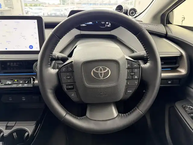 トヨタ プリウス Z 愛知県 2023(令5)年 4.2万km アティチュードブラックマイカ トヨタセーフティセンス /衝突被害軽減ブレーキ/車線維持支援/先行車追従機能/オートマチックハイビーム/ブラインドスポットモニター/パノラマビューモニター/純正ディスプレイオーディオ Plus/フルセグTV/Bluetooth/AM/FM/USB/Apple CarPlay/Android Auto/Miracast/HDMI/CD・DVDデッキ/運転席・助手席シートヒーター/ステアリングヒーター/ステアリングスイッチ/ワイヤレス充電機能/電源用 USB Type-C端子/パワーバックドア/100V/1500W電源/純正フロアマット/純正19インチアルミホイール (AW)/ETC 2.0/スマートキー