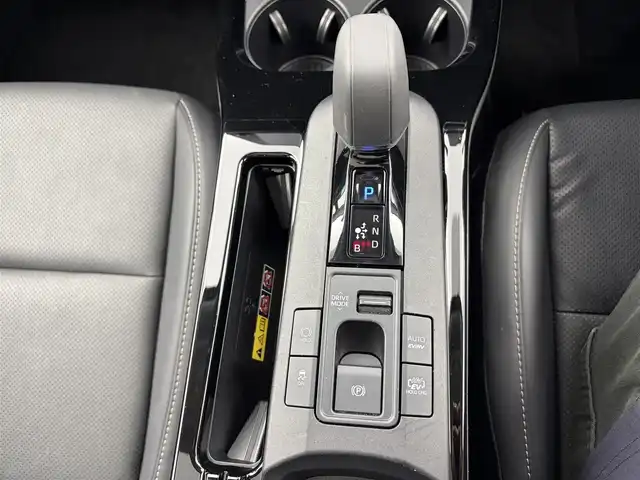 トヨタ プリウス Z 愛知県 2023(令5)年 4.2万km アティチュードブラックマイカ トヨタセーフティセンス /衝突被害軽減ブレーキ/車線維持支援/先行車追従機能/オートマチックハイビーム/ブラインドスポットモニター/パノラマビューモニター/純正ディスプレイオーディオ Plus/フルセグTV/Bluetooth/AM/FM/USB/Apple CarPlay/Android Auto/Miracast/HDMI/CD・DVDデッキ/運転席・助手席シートヒーター/ステアリングヒーター/ステアリングスイッチ/ワイヤレス充電機能/電源用 USB Type-C端子/パワーバックドア/100V/1500W電源/純正フロアマット/純正19インチアルミホイール (AW)/ETC 2.0/スマートキー