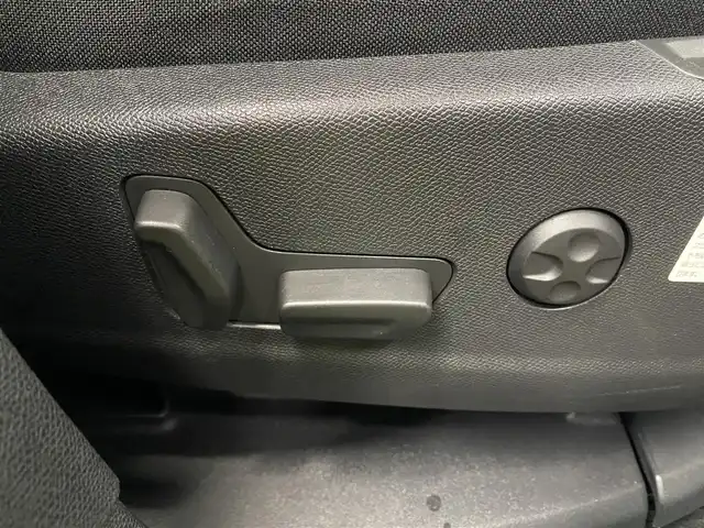 プジョー ３００８ GT ブルー HDi 福岡県 2019(令1)年 4.6万km 黒 ・サンルーフ/・アクティブクルーズコントロール/・純正ナビ／ＢＴ／ＵＳＢ／ｃａｒｐｌａｙ/・バックカメラ/・ハーフレザーシート／シートヒーター/・フルセグ/・ＥＴＣ/・純正18AW/・LEDライト/・BLIS/・RSRダウンサス/・ステアリンググリップ付き