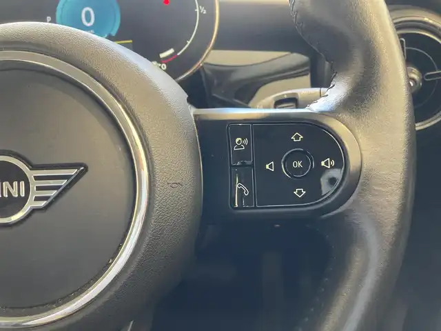 ＭＩＮＩ ＢＭＷ ミニ クーパー D クラシックトリム 熊本県 2022(令4)年 3.2万km 黄Ⅱ ・スマートキー/・プッシュスタート/・ハーフレザーシート/・インテリジェントセーフティ/・PDC自動起動/・パーキングアシスト/・クルーズコントロール/・ハーフレザーシート/・純正ディスプレイオーディオ/　【Bluetooth・USB・AppleCarPlay】/・バックカメラ/・ETC/・LEDヘッドランプ/・UKテールランプ/・保証書/取説