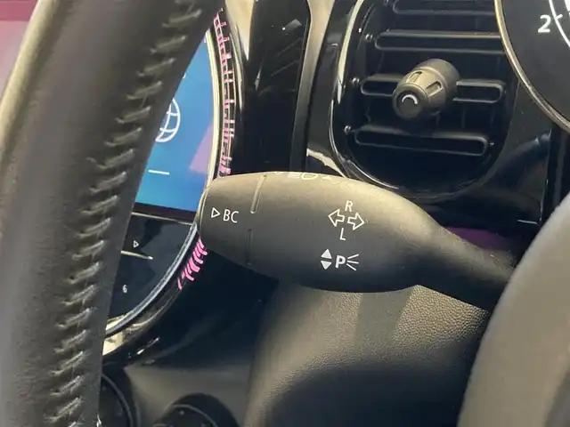 ＭＩＮＩ ＢＭＷ ミニ クーパー D クラシックトリム 熊本県 2022(令4)年 3.2万km 黄Ⅱ ・スマートキー/・プッシュスタート/・ハーフレザーシート/・インテリジェントセーフティ/・PDC自動起動/・パーキングアシスト/・クルーズコントロール/・ハーフレザーシート/・純正ディスプレイオーディオ/　【Bluetooth・USB・AppleCarPlay】/・バックカメラ/・ETC/・LEDヘッドランプ/・UKテールランプ/・保証書/取説