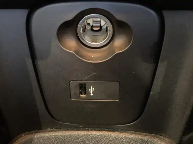 ＭＩＮＩ ＢＭＷ ミニ クーパー D クラシックトリム 熊本県 2022(令4)年 3.2万km 黄Ⅱ ・スマートキー/・プッシュスタート/・ハーフレザーシート/・インテリジェントセーフティ/・PDC自動起動/・パーキングアシスト/・クルーズコントロール/・ハーフレザーシート/・純正ディスプレイオーディオ/　【Bluetooth・USB・AppleCarPlay】/・バックカメラ/・ETC/・LEDヘッドランプ/・UKテールランプ/・保証書/取説