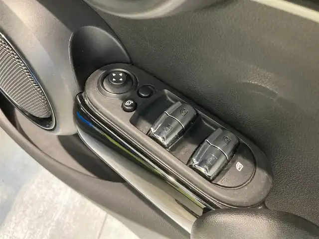 ＭＩＮＩ ＢＭＷ ミニ クーパー D クラシックトリム 熊本県 2022(令4)年 3.2万km 黄Ⅱ ・スマートキー/・プッシュスタート/・ハーフレザーシート/・インテリジェントセーフティ/・PDC自動起動/・パーキングアシスト/・クルーズコントロール/・ハーフレザーシート/・純正ディスプレイオーディオ/　【Bluetooth・USB・AppleCarPlay】/・バックカメラ/・ETC/・LEDヘッドランプ/・UKテールランプ/・保証書/取説