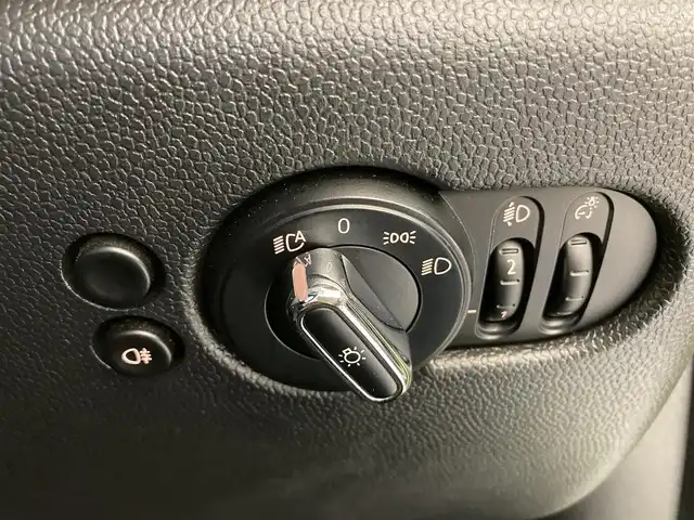 ＭＩＮＩ ＢＭＷ ミニ クーパー D クラシックトリム 熊本県 2022(令4)年 3.2万km 黄Ⅱ ・スマートキー/・プッシュスタート/・ハーフレザーシート/・インテリジェントセーフティ/・PDC自動起動/・パーキングアシスト/・クルーズコントロール/・ハーフレザーシート/・純正ディスプレイオーディオ/　【Bluetooth・USB・AppleCarPlay】/・バックカメラ/・ETC/・LEDヘッドランプ/・UKテールランプ/・保証書/取説