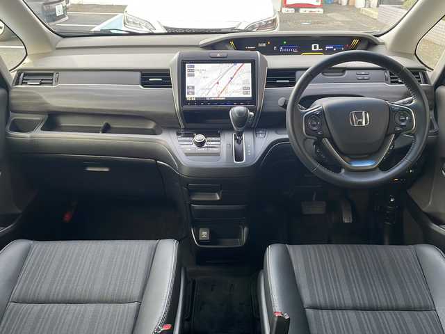 ホンダ フリード G ホンダセンシング 広島県 2017(平29)年 4.9万km ホワイトオーキッドパール 禁煙車/ホンダセンシング/・衝突軽減ブレーキ〈CMBS〉/・誤発進抑制機能/・ACC〈アダプティブ・クルーズ・コントロール〉/・LKAS〈車線維持支援システム〉/・歩行者事故低減ステアリング/・路外逸脱抑制機能/・先行車発進お知らせ機能/・標識認識機能/Sパッケージ/・本革巻ステアリングホイール/・コンビシート&専用インテリア/・15インチアルミホイール/・シートバックアッパーポケット/・LEDヘッドライト＋LEDアクティブコーナリングライト/Cパッケージ/・プラズマクラスター技術搭載エアコン/・ロールサンシェイド/・IRカット〈遮熱〉/UVカット機能付フロントウインドウガラス+IRカット〈遮熱〉/スーパーUVカットフロントドアガラス/・コンフォートビューパッケージ（親水/ヒーテッドドアミラー＋熱線入りフロントウインドウ＋フロントドア撥水ガラス）/純正ナビ（VXM-175VFi）/・フルセグ/CD/DVD/Bluetooth/SD/バックカメラ/フリップダウンモニター/純正ドアバイザー/ETC/スマートキー/プッシュスタート/スペアキー