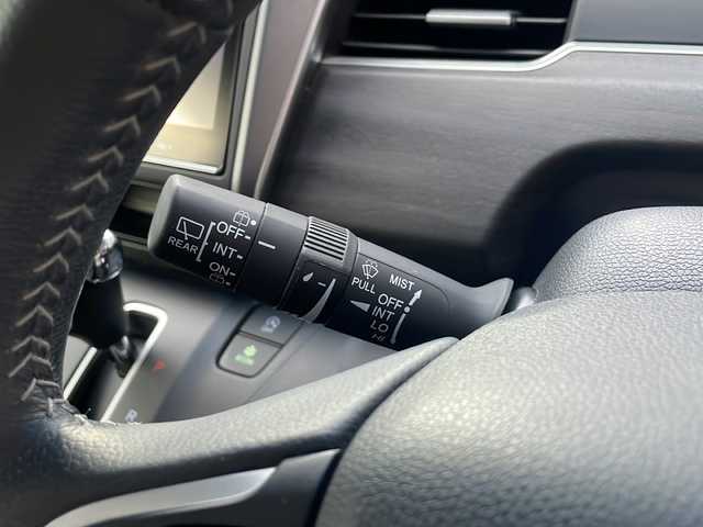 ホンダ フリード G ホンダセンシング 広島県 2017(平29)年 4.9万km ホワイトオーキッドパール 禁煙車/ホンダセンシング/・衝突軽減ブレーキ〈CMBS〉/・誤発進抑制機能/・ACC〈アダプティブ・クルーズ・コントロール〉/・LKAS〈車線維持支援システム〉/・歩行者事故低減ステアリング/・路外逸脱抑制機能/・先行車発進お知らせ機能/・標識認識機能/Sパッケージ/・本革巻ステアリングホイール/・コンビシート&専用インテリア/・15インチアルミホイール/・シートバックアッパーポケット/・LEDヘッドライト＋LEDアクティブコーナリングライト/Cパッケージ/・プラズマクラスター技術搭載エアコン/・ロールサンシェイド/・IRカット〈遮熱〉/UVカット機能付フロントウインドウガラス+IRカット〈遮熱〉/スーパーUVカットフロントドアガラス/・コンフォートビューパッケージ（親水/ヒーテッドドアミラー＋熱線入りフロントウインドウ＋フロントドア撥水ガラス）/純正ナビ（VXM-175VFi）/・フルセグ/CD/DVD/Bluetooth/SD/バックカメラ/フリップダウンモニター/純正ドアバイザー/ETC/スマートキー/プッシュスタート/スペアキー