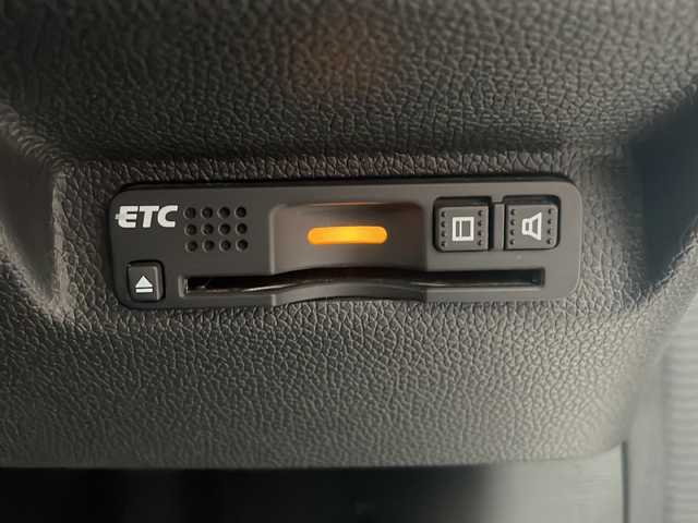 ホンダ フリード G ホンダセンシング 広島県 2017(平29)年 4.9万km ホワイトオーキッドパール 禁煙車/ホンダセンシング/・衝突軽減ブレーキ〈CMBS〉/・誤発進抑制機能/・ACC〈アダプティブ・クルーズ・コントロール〉/・LKAS〈車線維持支援システム〉/・歩行者事故低減ステアリング/・路外逸脱抑制機能/・先行車発進お知らせ機能/・標識認識機能/Sパッケージ/・本革巻ステアリングホイール/・コンビシート&専用インテリア/・15インチアルミホイール/・シートバックアッパーポケット/・LEDヘッドライト＋LEDアクティブコーナリングライト/Cパッケージ/・プラズマクラスター技術搭載エアコン/・ロールサンシェイド/・IRカット〈遮熱〉/UVカット機能付フロントウインドウガラス+IRカット〈遮熱〉/スーパーUVカットフロントドアガラス/・コンフォートビューパッケージ（親水/ヒーテッドドアミラー＋熱線入りフロントウインドウ＋フロントドア撥水ガラス）/純正ナビ（VXM-175VFi）/・フルセグ/CD/DVD/Bluetooth/SD/バックカメラ/フリップダウンモニター/純正ドアバイザー/ETC/スマートキー/プッシュスタート/スペアキー