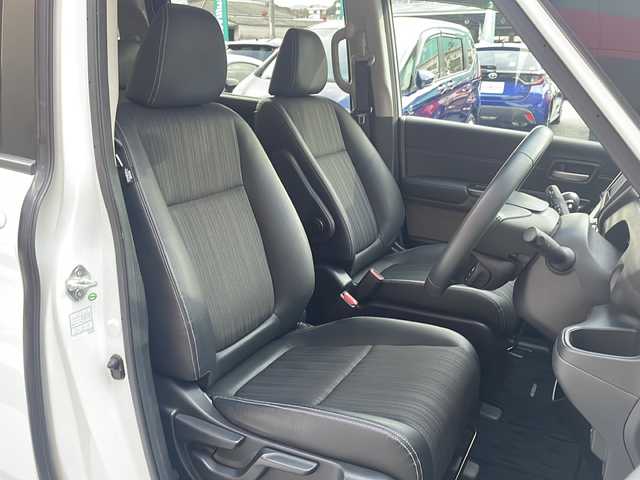 ホンダ フリード G ホンダセンシング 広島県 2017(平29)年 4.9万km ホワイトオーキッドパール 禁煙車/ホンダセンシング/・衝突軽減ブレーキ〈CMBS〉/・誤発進抑制機能/・ACC〈アダプティブ・クルーズ・コントロール〉/・LKAS〈車線維持支援システム〉/・歩行者事故低減ステアリング/・路外逸脱抑制機能/・先行車発進お知らせ機能/・標識認識機能/Sパッケージ/・本革巻ステアリングホイール/・コンビシート&専用インテリア/・15インチアルミホイール/・シートバックアッパーポケット/・LEDヘッドライト＋LEDアクティブコーナリングライト/Cパッケージ/・プラズマクラスター技術搭載エアコン/・ロールサンシェイド/・IRカット〈遮熱〉/UVカット機能付フロントウインドウガラス+IRカット〈遮熱〉/スーパーUVカットフロントドアガラス/・コンフォートビューパッケージ（親水/ヒーテッドドアミラー＋熱線入りフロントウインドウ＋フロントドア撥水ガラス）/純正ナビ（VXM-175VFi）/・フルセグ/CD/DVD/Bluetooth/SD/バックカメラ/フリップダウンモニター/純正ドアバイザー/ETC/スマートキー/プッシュスタート/スペアキー