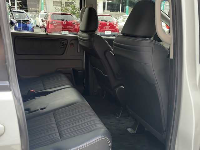 ホンダ フリード G ホンダセンシング 広島県 2017(平29)年 4.9万km ホワイトオーキッドパール 禁煙車/ホンダセンシング/・衝突軽減ブレーキ〈CMBS〉/・誤発進抑制機能/・ACC〈アダプティブ・クルーズ・コントロール〉/・LKAS〈車線維持支援システム〉/・歩行者事故低減ステアリング/・路外逸脱抑制機能/・先行車発進お知らせ機能/・標識認識機能/Sパッケージ/・本革巻ステアリングホイール/・コンビシート&専用インテリア/・15インチアルミホイール/・シートバックアッパーポケット/・LEDヘッドライト＋LEDアクティブコーナリングライト/Cパッケージ/・プラズマクラスター技術搭載エアコン/・ロールサンシェイド/・IRカット〈遮熱〉/UVカット機能付フロントウインドウガラス+IRカット〈遮熱〉/スーパーUVカットフロントドアガラス/・コンフォートビューパッケージ（親水/ヒーテッドドアミラー＋熱線入りフロントウインドウ＋フロントドア撥水ガラス）/純正ナビ（VXM-175VFi）/・フルセグ/CD/DVD/Bluetooth/SD/バックカメラ/フリップダウンモニター/純正ドアバイザー/ETC/スマートキー/プッシュスタート/スペアキー