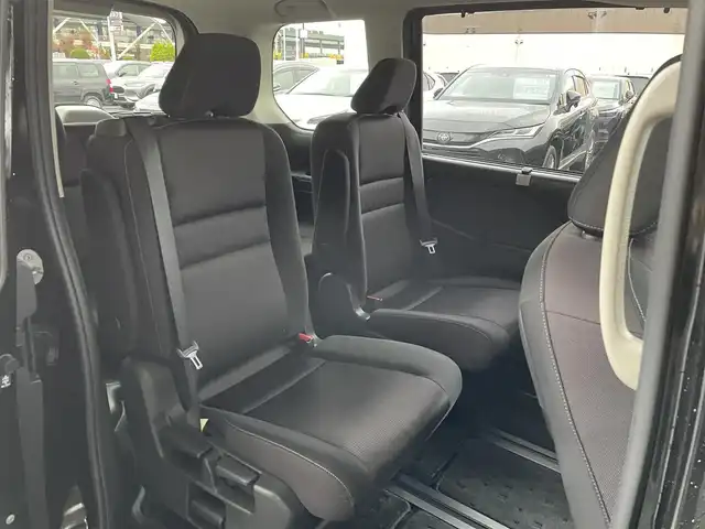 日産 セレナ e－パワー ハイウェイスター V 東京都 2019(平31)年 5.3万km ダイヤモンドブラック 純正９型メモリナビフルセグ　/・BluetoothAudio/USB/・CD/SD/DVD/AM/FM/純正11型後席モニター　/セーフティパックB　/・プロパイロット　/・インテリジェントアラウンドビュー　/・インテリジェントルームミラー　/・インテリジェントパーキングアシスト/・フロント＆バックソナー/・電動パーキングブレーキ/・オートブレーキホールド/・踏み間違い衝突防止支援システム/LEDヘッドライト　　/ハンズフリ両側パワースライドドア/インテリジェントエマージェンシーブレーキ/クルーズコントロール/プッシュエンジンスタート/保証書＆取説/SRSエアバック＆ABS