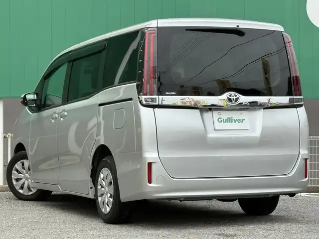トヨタ ノア X 千葉県 2021(令3)年 0.7万km シルバーM 純正7インチSDナビ（NSCN-W68）/クルーズコントロール/ワンセグ/バックカメラ/片側パワスラ/レーンキープアシスト/衝突軽減ブレーキ/オートハイビーム/ETC/リモコンキー/スペアキー/LEDライト