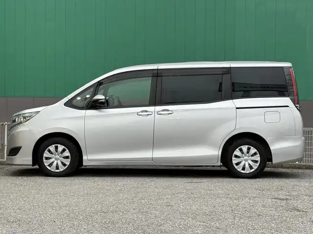 トヨタ ノア X 千葉県 2021(令3)年 0.7万km シルバーM 純正7インチSDナビ（NSCN-W68）/クルーズコントロール/ワンセグ/バックカメラ/片側パワスラ/レーンキープアシスト/衝突軽減ブレーキ/オートハイビーム/ETC/リモコンキー/スペアキー/LEDライト