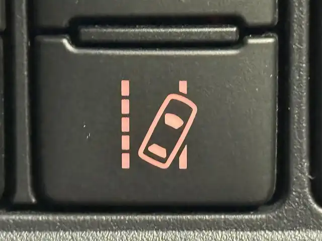 トヨタ ノア X 千葉県 2021(令3)年 0.7万km シルバーM 純正7インチSDナビ（NSCN-W68）/クルーズコントロール/ワンセグ/バックカメラ/片側パワスラ/レーンキープアシスト/衝突軽減ブレーキ/オートハイビーム/ETC/リモコンキー/スペアキー/LEDライト