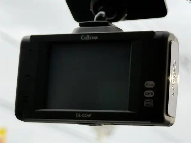 トヨタ ノア X 千葉県 2021(令3)年 0.7万km シルバーM 純正7インチSDナビ（NSCN-W68）/クルーズコントロール/ワンセグ/バックカメラ/片側パワスラ/レーンキープアシスト/衝突軽減ブレーキ/オートハイビーム/ETC/リモコンキー/スペアキー/LEDライト