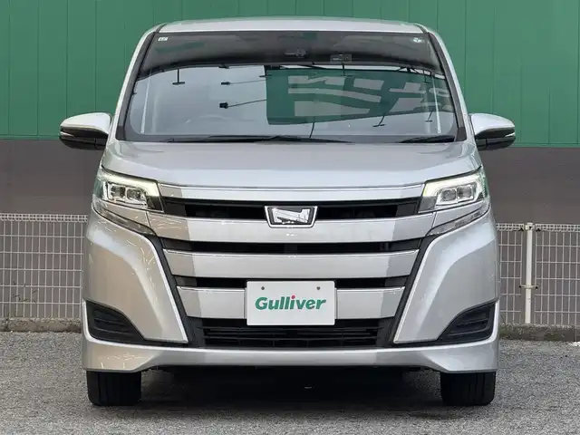 トヨタ ノア X 千葉県 2021(令3)年 0.7万km シルバーM 純正7インチSDナビ（NSCN-W68）/クルーズコントロール/ワンセグ/バックカメラ/片側パワスラ/レーンキープアシスト/衝突軽減ブレーキ/オートハイビーム/ETC/リモコンキー/スペアキー/LEDライト