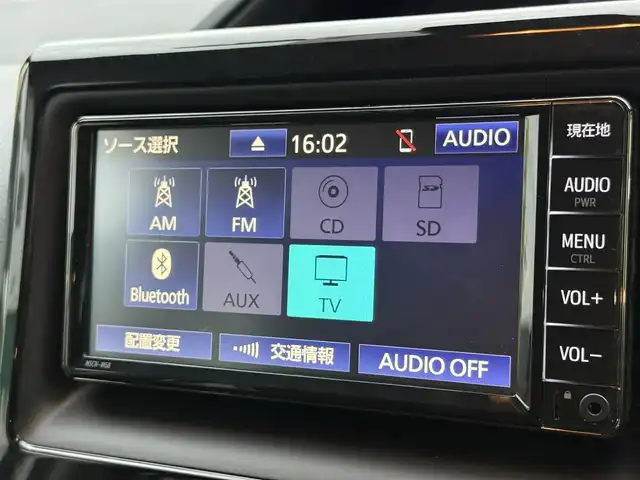 トヨタ ノア X 千葉県 2021(令3)年 0.7万km シルバーM 純正7インチSDナビ（NSCN-W68）/クルーズコントロール/ワンセグ/バックカメラ/片側パワスラ/レーンキープアシスト/衝突軽減ブレーキ/オートハイビーム/ETC/リモコンキー/スペアキー/LEDライト