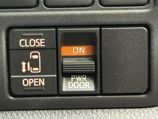 トヨタ ノア X 千葉県 2021(令3)年 0.7万km シルバーM 純正7インチSDナビ（NSCN-W68）/クルーズコントロール/ワンセグ/バックカメラ/片側パワスラ/レーンキープアシスト/衝突軽減ブレーキ/オートハイビーム/ETC/リモコンキー/スペアキー/LEDライト