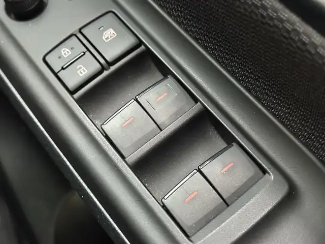 トヨタ ノア X 千葉県 2021(令3)年 0.7万km シルバーM 純正7インチSDナビ（NSCN-W68）/クルーズコントロール/ワンセグ/バックカメラ/片側パワスラ/レーンキープアシスト/衝突軽減ブレーキ/オートハイビーム/ETC/リモコンキー/スペアキー/LEDライト