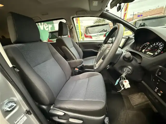 トヨタ ノア X 千葉県 2021(令3)年 0.7万km シルバーM 純正7インチSDナビ（NSCN-W68）/クルーズコントロール/ワンセグ/バックカメラ/片側パワスラ/レーンキープアシスト/衝突軽減ブレーキ/オートハイビーム/ETC/リモコンキー/スペアキー/LEDライト